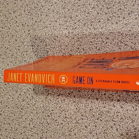 Game On,  Tempting Twenty-Eight,  by Janet Evanovich - Picture 3 of 3